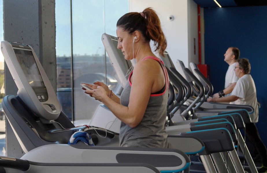 women in gym