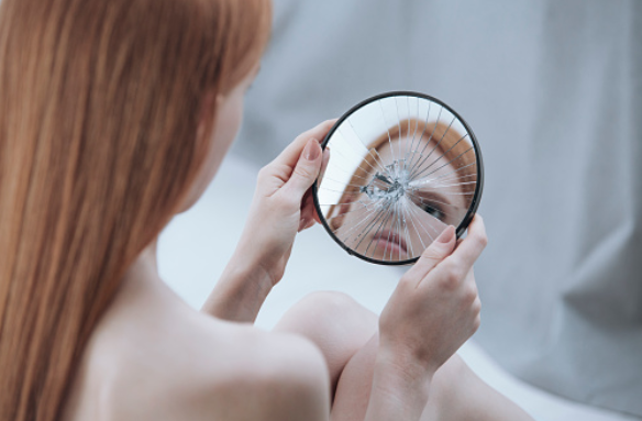 crack mirror